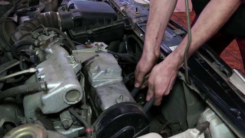 How do you find a mechanic for engine removal?