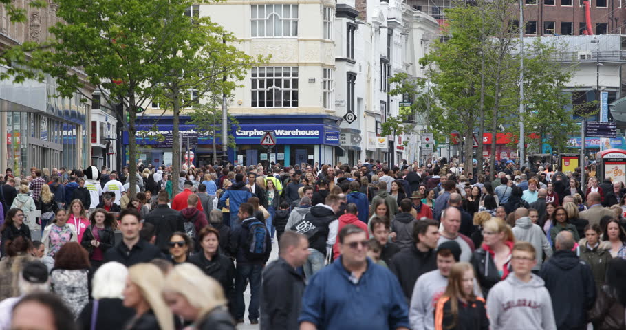 LIVERPOOL, ENGLAND - MAY 26, 2015 Shopping Street Liverpool City Crowd ...